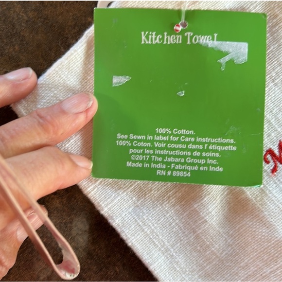 NWT Christmas bundle -dish towel, red and green napkins, pot holder - Picture 4 of 7